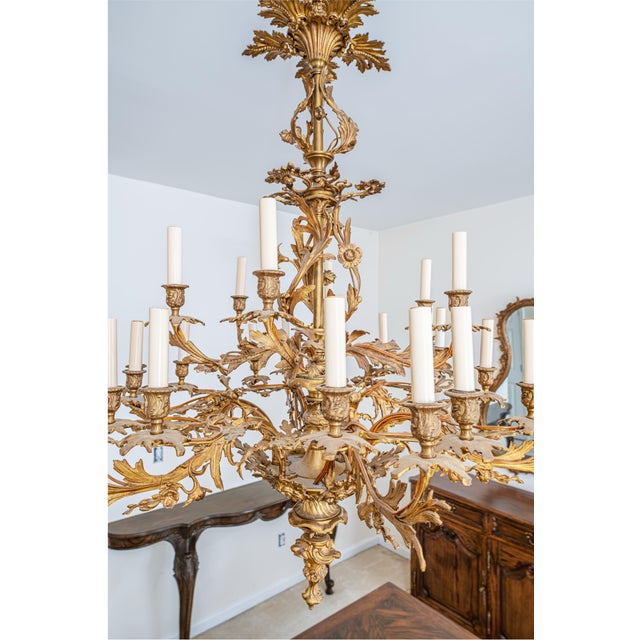 French Mid 20th Century Large Gilt Metal Multi-Arm Chandelier – French Style Acanthus Leaf Form, 20+ Lights For Sale - Image 3 of 5