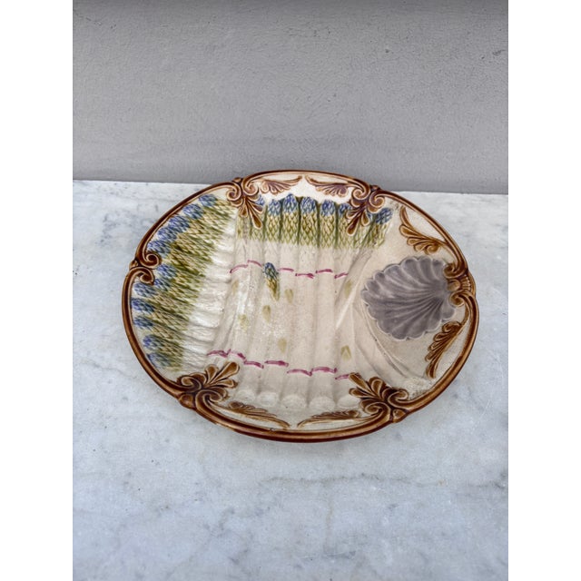 French Majolica asparagus plate Onnaing, circa 1890.