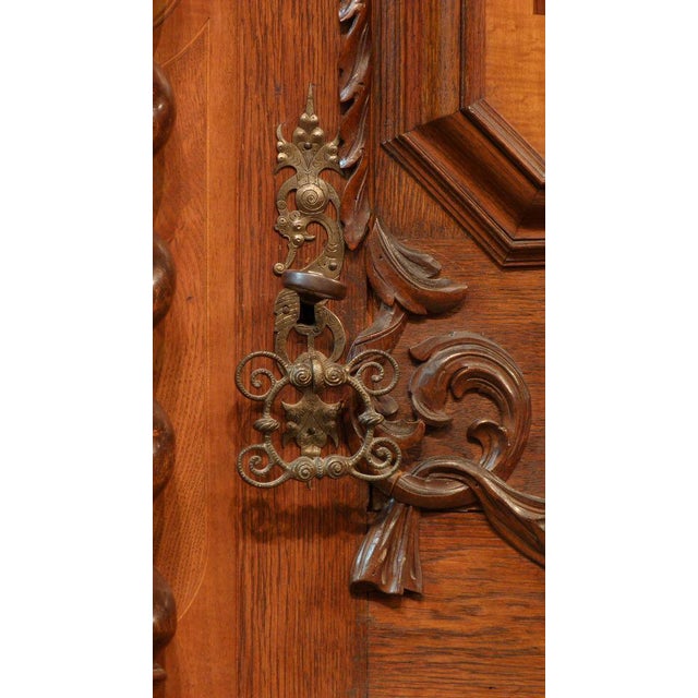 Baroque Hall Cabint in Walnut and Oak, 1750 For Sale - Image 5 of 18