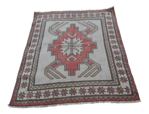 1970s Vintage Flat Weave Turkish Rug - 3′10″ × 4′