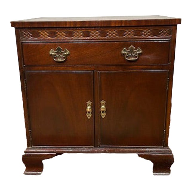 1960s Baker Mahogany Chippendale Style Nightstand With Doors For Sale