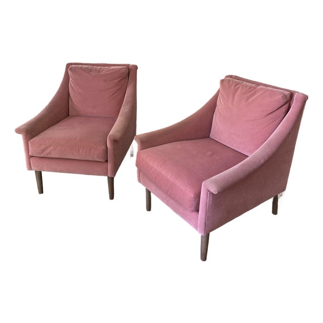 Pair of Vintage Bassett Soft Pink Velvet Club Chairs For Sale