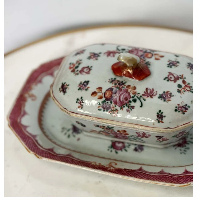 Pair of 18th Century Chinese Export Famille Rose Sauce Tureens For Sale - Image 4 of 6