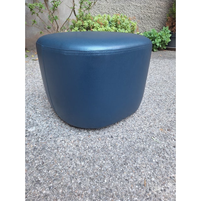 Pouf in Blue Leather by Molteni and C., in Very Good conditions. Designed from 2000 This piece has an attribution mark, I...
