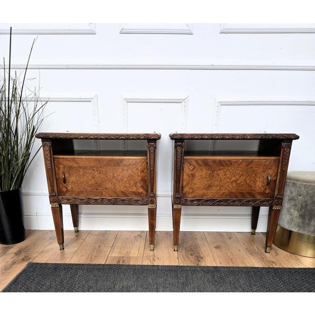 Mid-Century Italian Art Deco Style Nightstands in Walnut with Glass Tops, 1950s, Set of 2 For Sale - Image 6 of 12