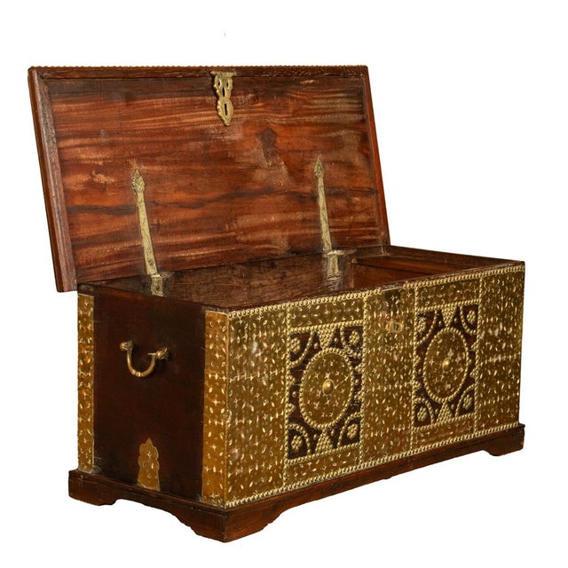 Antique Zanzibar Omani Teak & Brass Stud & Copper Clad Dowry Chest For Sale - Image 4 of 15