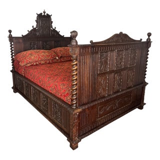 Antique French Neo-Renaissance Carved Oak Kingsize Bed Frame, 1880s For Sale