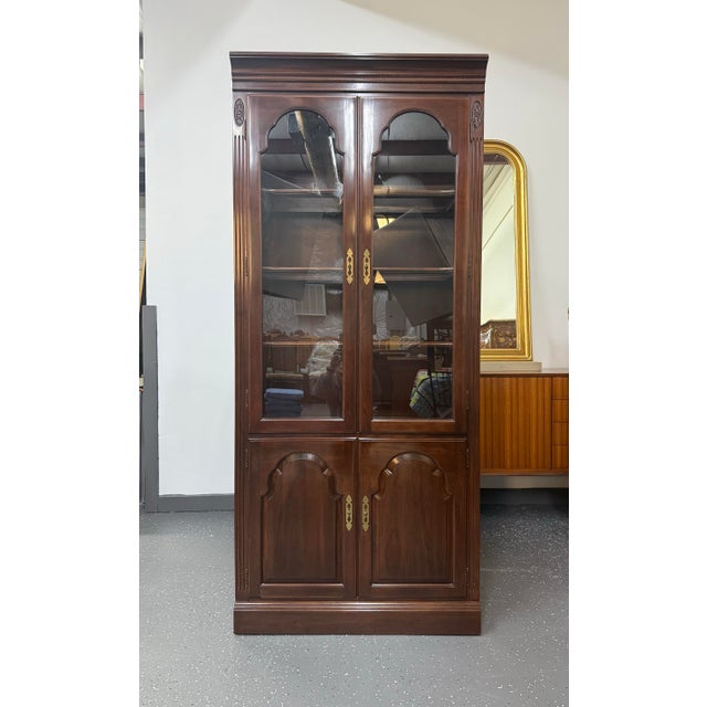 Traditional Vintage Ethan Allen Georgian Court Display Cabinet For Sale - Image 3 of 11