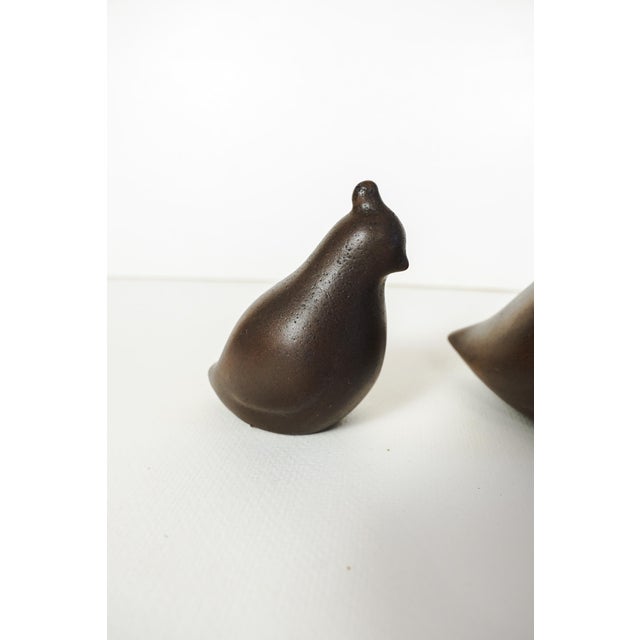 Mid-Century Modern Duncan Modern MCM Set of 2 Ceramic Mold Brown Quail Figurines Pottery Hen & Chick For Sale - Image 3 of 9