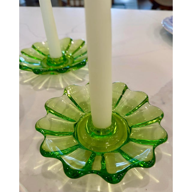 Mid-Century Modern Set of 2 Federal Glass Candleholders – Celestial Limelight Pattern, Emerald Green (1970s) For Sale - Image 3 of 8