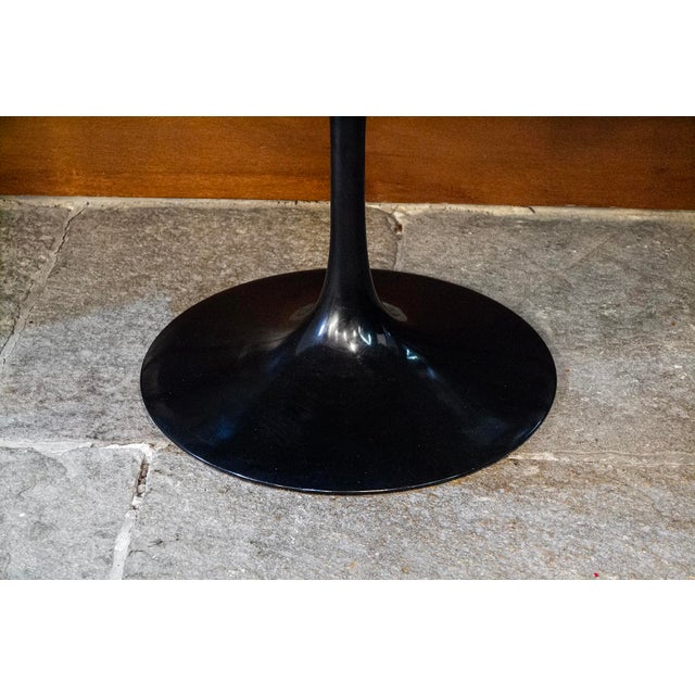 Mid-Century Modern Tulip Oval Coffee Table with Marble Top by Eero Saarinen for Knoll International, 1980s For Sale - Image 3 of 5