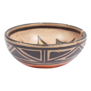 Signed Santo Domingo Pueblo Bowl With Bird by Warren Coriz For Sale