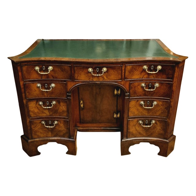 18th Century English Mahogany Serpentine Kneehole Desk, 1760s For Sale