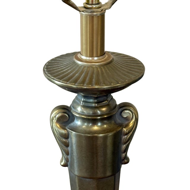 Vintage Substantial Antiqued Brass Table Lamp With Urn Base & Octagonal Foot – Excellent Condition For Sale - Image 6 of 9