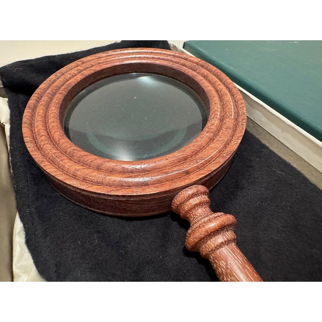 American Levenger Wooden Handheld Magnifying Glass W/ Box – Vintage Reader’s Desk Loupe For Sale - Image 3 of 9