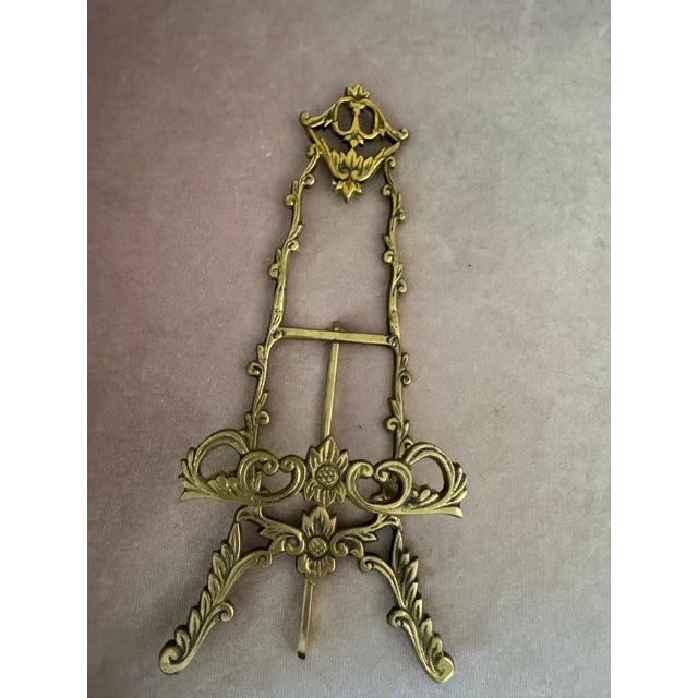 Mid-Century Modern Vintage Brass Ornate Baroque Scrollwork Display Easel Stand & Matching Letter Holder For Sale - Image 3 of 5
