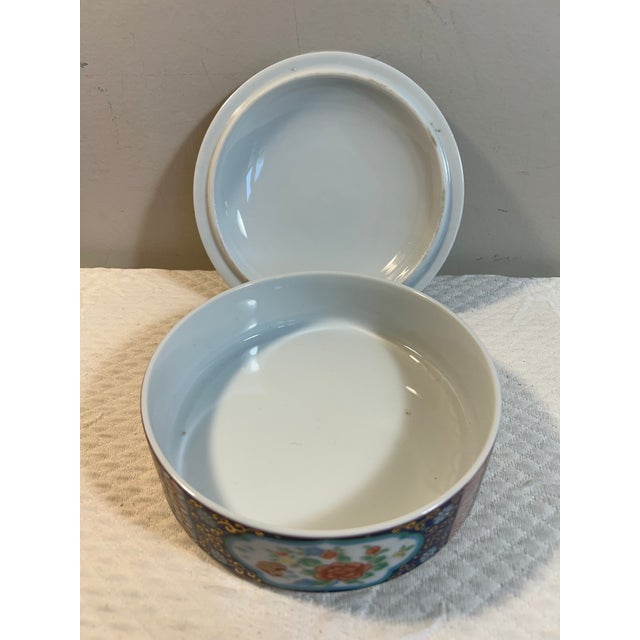 Vintage Chinese Rose Medallion Round Porcelain Trinket Box For Sale - Image 9 of 9