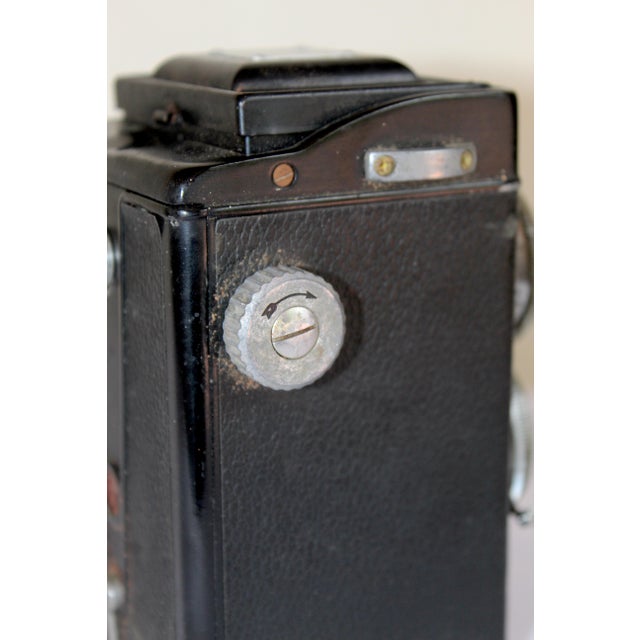 Vintage Argus Argoflex Twin Lens Reflex (Tlr) Camera – Bakelite 120 Film Camera With Argus Anastigmat Lens, Made in Usa, Circa 1950–1952 For Sale - Image 9 of 16