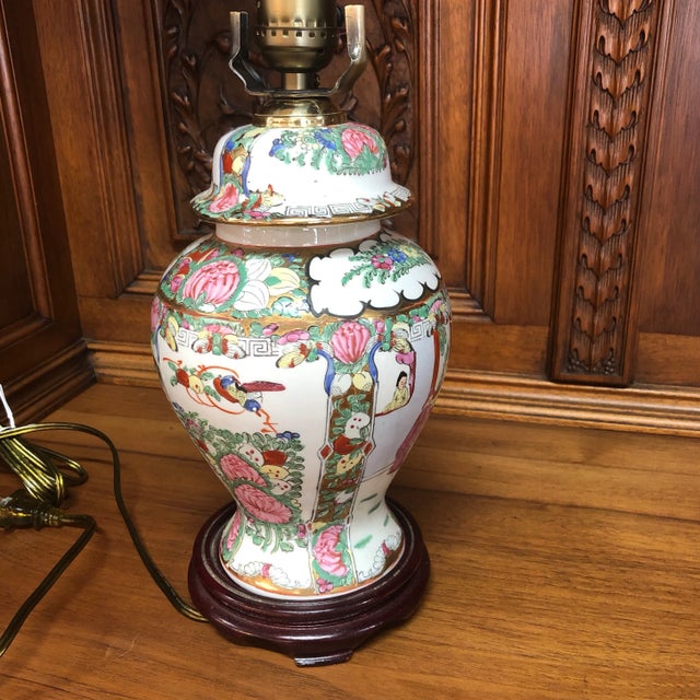 Mid 20th Century Mid 20th Century Chinoiserie Famille Rose Medallion Ginger Jar Lamp For Sale - Image 5 of 6