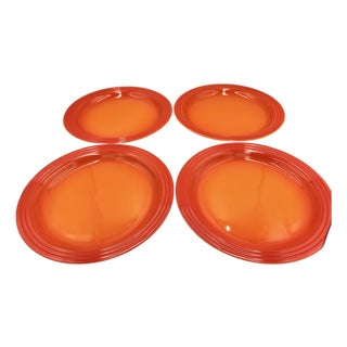 Le Creuset Stoneware Vancouver Flame Orange 4pc Dinner Plates Set 10.5" For Sale