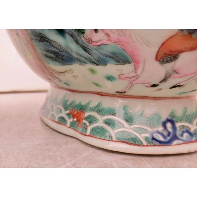 Pair of Antique Chinese Rose Medallion Bowls- A Pair of 2 For Sale - Image 14 of 17