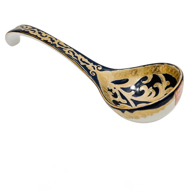 Blue Mid-Century Chinese Export Hunting Scene Tureen With Underplate and Ladle For Sale - Image 8 of 10