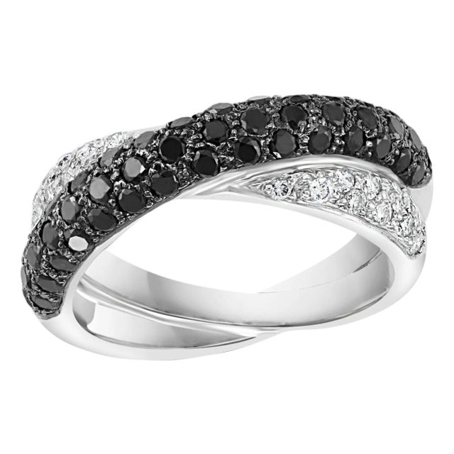 0.8 Carat Black and 0.7 Carat White Diamond Cross Over Band 18 Karat White Gold For Sale