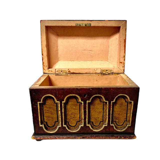 19th century Anglo Indian box with raised painted arches on front, fantastic with a lot of patina. Does not have a key has...