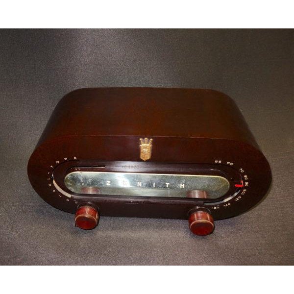 Metal 1951 Zenith Bakelite “Race Track” Radio For Sale - Image 7 of 11