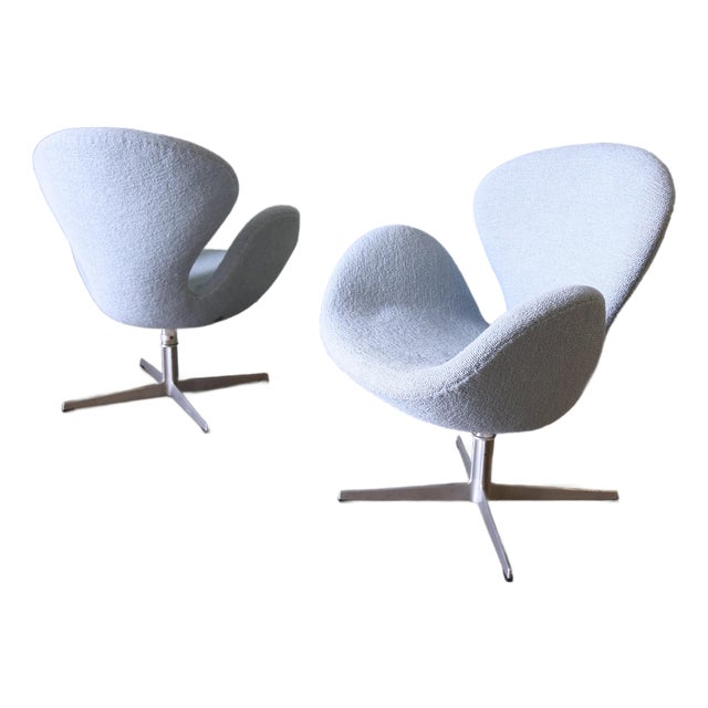 1971 Pair of Swan Chairs Arne Jacobsen for Fritz Hansen Danish Modern Swivel and Rock For Sale