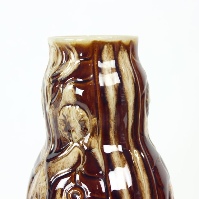 1960s Mid-Century Modern Porcelain Trompe Lœil Vase, Czechoslovakia, 1960s For Sale - Image 5 of 10