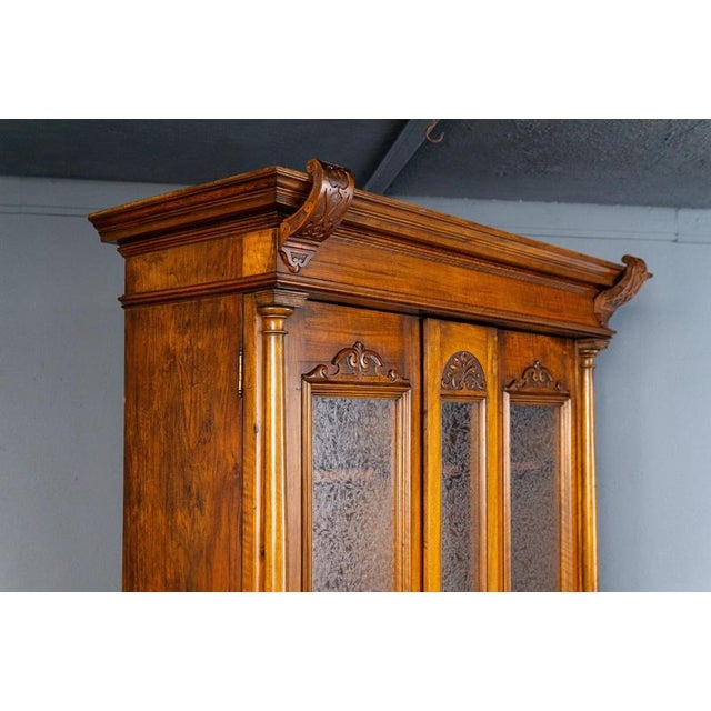 Decorative Gründerzeit Bookcase in Walnut and Oak, 1800s For Sale - Image 5 of 18