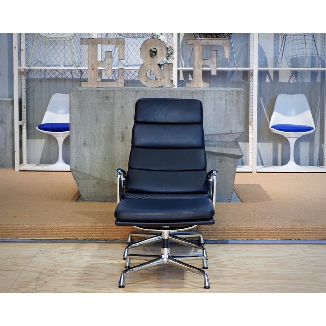 Vitra Set of Soft Pad Lounge Chair and Ottoman in Black by Charles & Ray Eames for Vitra, 2000s For Sale - Image 4 of 11