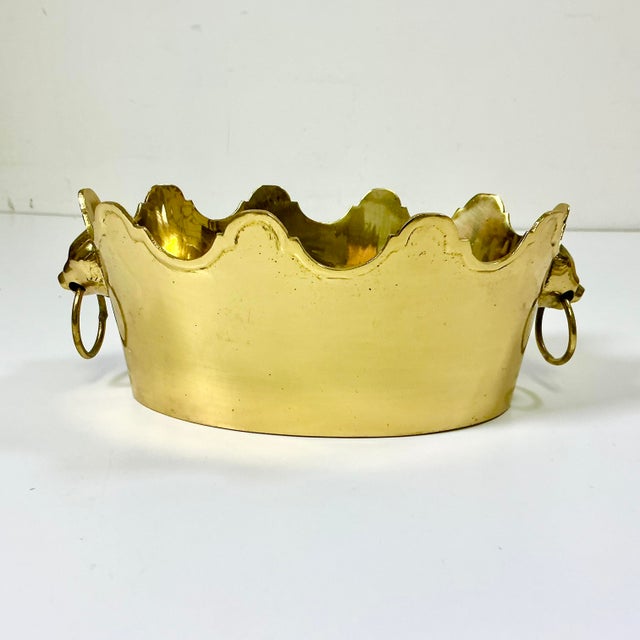 1980s 1980s Vintage English Hollywood Regency Art Deco Brass Oval Crown Catchall, After Mottahedeh, Bear Handles. For Sale - Image 5 of 11