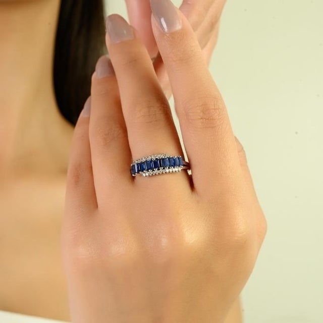 Ink Blue 1920s Style 1.06 Ct Baguette Blue Sapphire & Diamond 14k Gold Band Ring Size 6.5 For Sale - Image 8 of 14