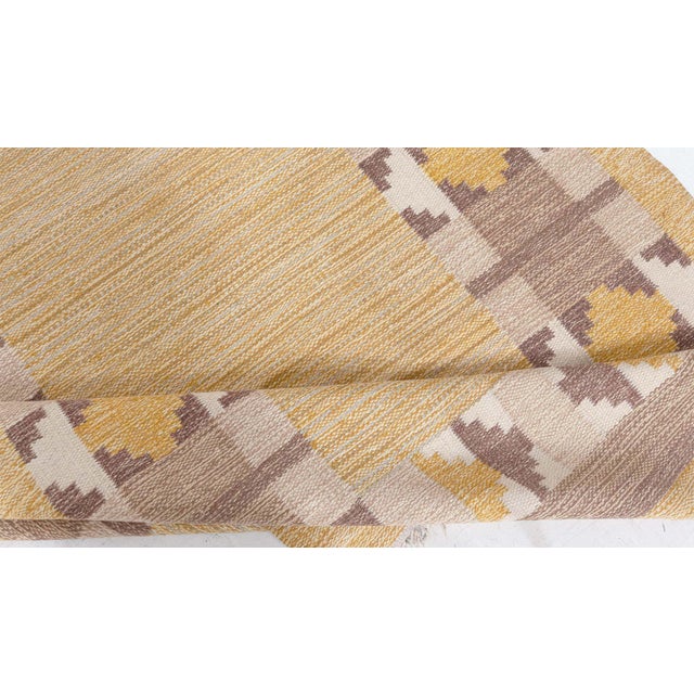 1950s Doris Leslie Blau Mid-Century Scandinavian Tan Flatweave Rug Signed Initial (Jr) For Sale - Image 5 of 8