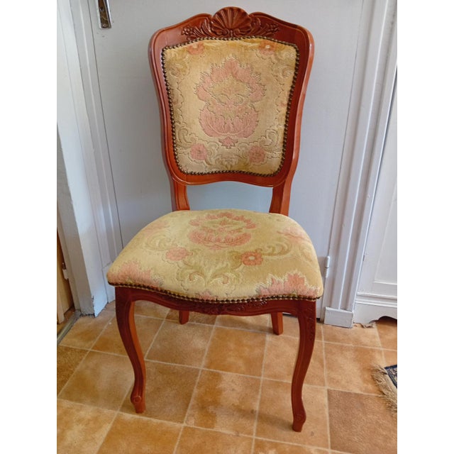 1950s French Louis XV Style Cabriolet Chairs with Upholstery, 1950s, Set of 4 For Sale - Image 5 of 5