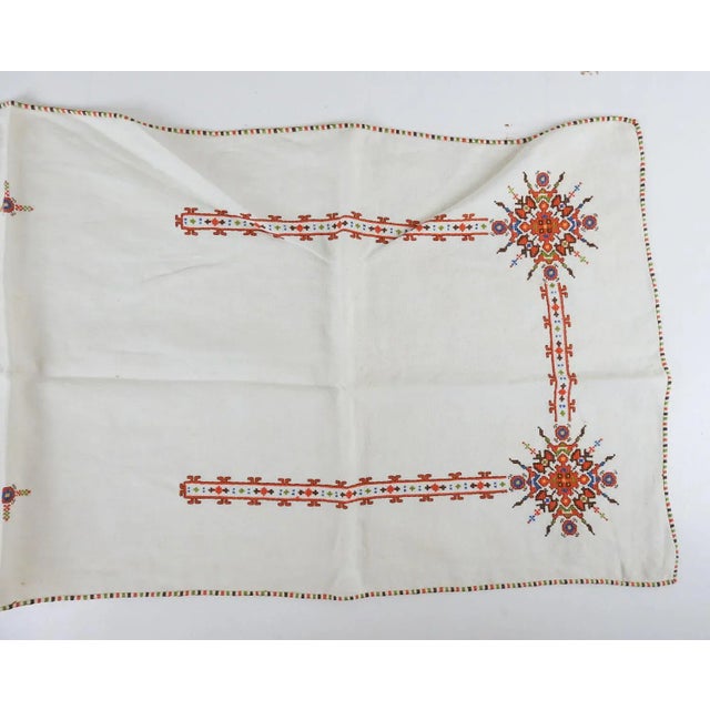Vintage Folk Pattern Embroidered Table Runner and Napkins - Set of 7 For Sale - Image 10 of 12