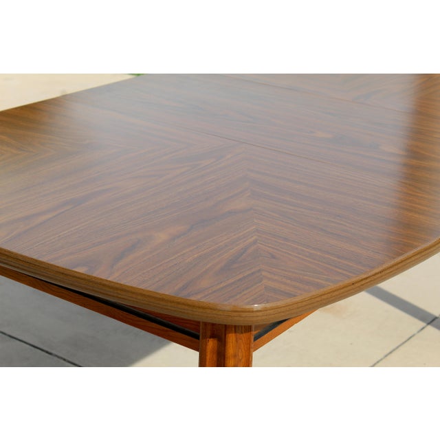Mid-Century Modern American Walnut Expandable Dining Table, C. 1960s–1970s For Sale - Image 11 of 17
