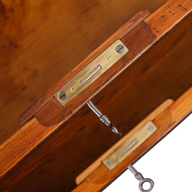 Biedermeier Chest of 2 Drawers in Walnut, 1820 For Sale - Image 5 of 11