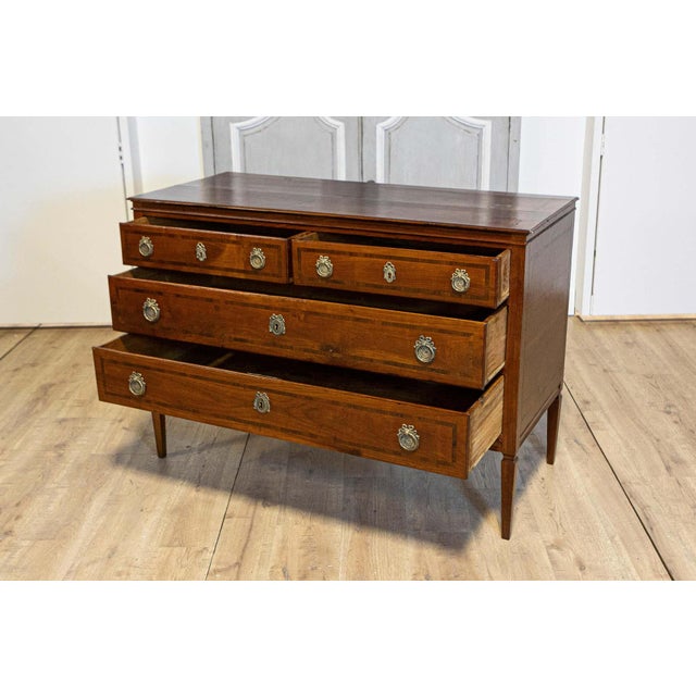 Italian Neoclassical Period 1790s Walnut and Mahogany Commode with Cross Banding For Sale - Image 10 of 14