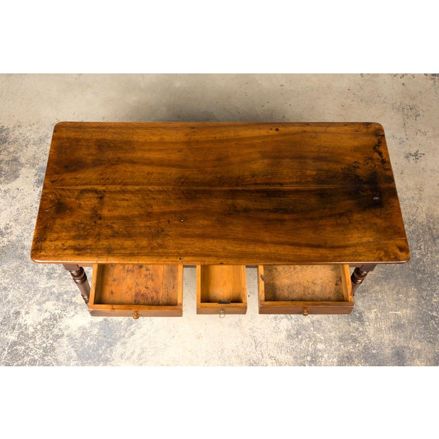 French Mid-19th Century French Louis Philippe Walnut Writing Table With Three Drawers For Sale - Image 3 of 18