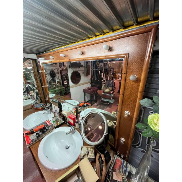 Vintage Barber Dressing Table, in Very Good conditions. Designed 1920 to 1949
