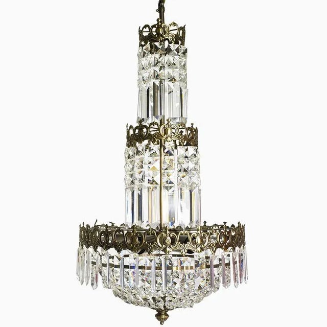 Contemporary Classic Tapered Crystal Chandelier For Sale - Image 3 of 7