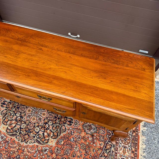 Statton Furniture Vintage Statton Queen Anne Solid Cherry 3 Drawer Locking Sideboard or Buffet For Sale - Image 4 of 17