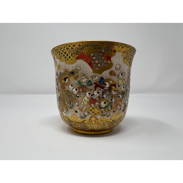 Japanese Japanese Satsuma Moriage Gilt Karako Scene Jardinière Cup – Early 20th Century Export Art Pottery For Sale - Image 3 of 10