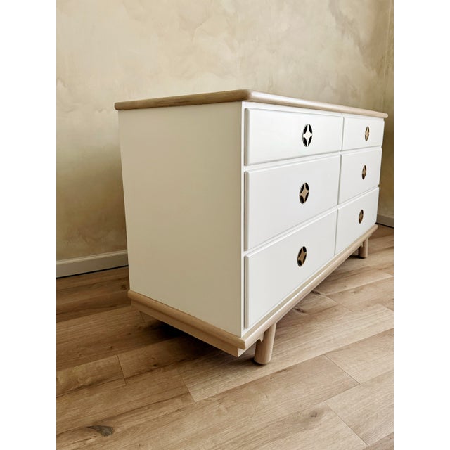 White 1970’s White Dresser With Brushed Brass Starburst Pulls – 6 Drawer Storage For Sale - Image 8 of 12
