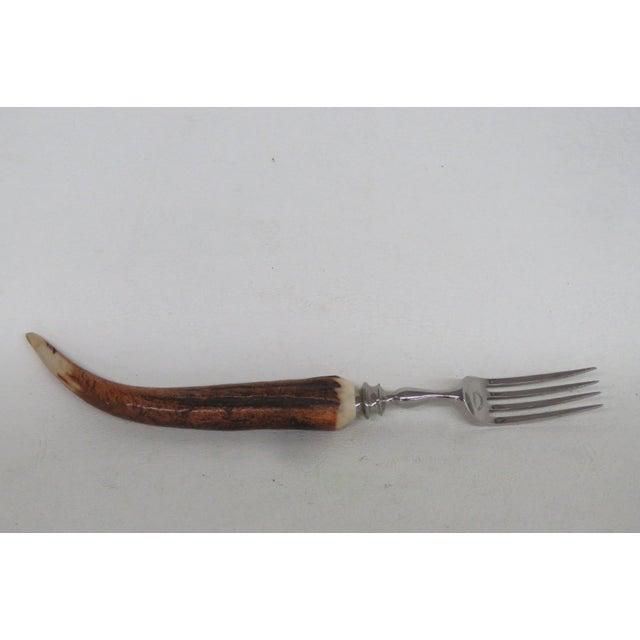 This lovely Fork is made out of metal and antler. This lovely piece was made by Leppington Cutlers LTD in England and is...