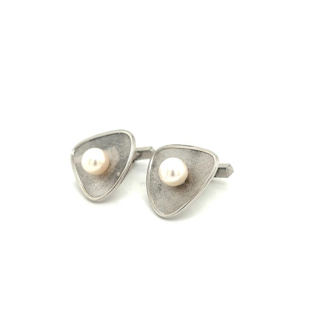 1990s Mikimoto Estate Akoya Pearl Cufflinks 7.45 mm Silver, 2 pieces For Sale - Image 4 of 5