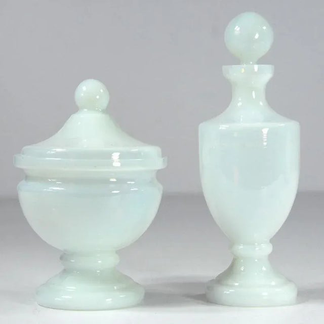 A pair of decorative containers made of opalescent glass. They come from France from the 1950s/1960s. They are preserved...